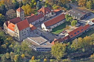  Die Domäne Marienburg ist eine spätmittelalterliche Wasserburg im südlichen Teil von Hildesheim nahe der Innerste. Sie beherbergt verschiedene Fachbereiche der Universität Hildesheim. 