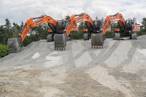  Der DX380LC-7 komplettiert die 30-40 Tonnen Familie der Stage-V-Bagger von Doosan. 