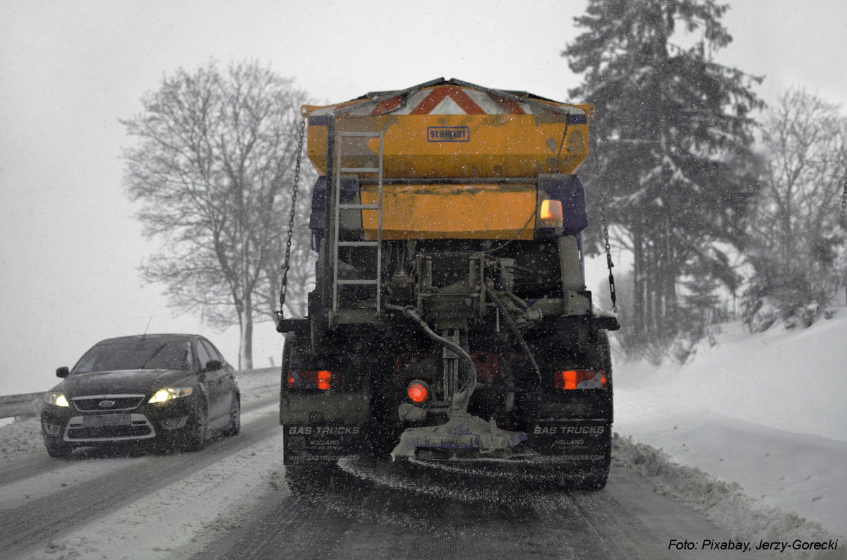 Schachtabdeckungen müssen Hitze, Regen, Schnee und Frost standhalten und brauchen einen hohen Frost-Tausalz-Widerstand.