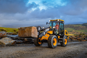  Klimaschutz, den der Anwender in der Performance nicht spürt –&nbsp;damit punkten die neuen 409 Radlader von JCB mit EU Emissions-Stufe V. 