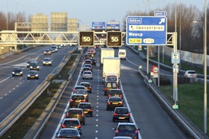  Amsterdam atmet auf an A9: Der neue Tunnel verbessert die Luftqualität und senkt den Lärmpegel in angrenzenden Wohngebieten. 