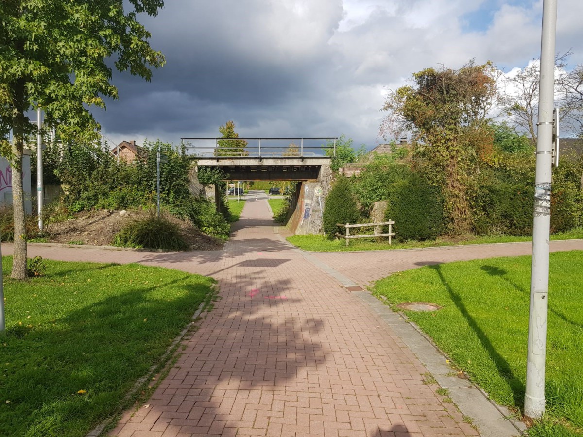 Vorher: Etwas in die Jahre gekommen wirkte die alte Eisenbahnüberführung in Steinfurt-Borghorst vor dem Ersatzneubau.