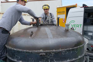  Vorbereitung des Packers, der baulich auf die Einbaubedingungen angepasst worden war. 