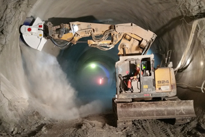  Mithilfe einesKemroc-Schneidrades DMW 130 wurden Schlitze in der Außenwand desFernbahntunnels Bad Cannstatt freigelegt, umKontrolldrainagen links und rechts vonDammringen einzubauen. Diese sollen anliegendes Anhydrit vor Grundwasserzutrittenschützen. 