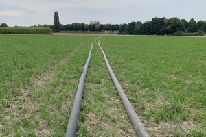  Eine besondere Herausforderung besteht, wenn sich der Einsatzort fernab befestigter oder anfahrbarer Flächen befindet. In diesem Fall muss der Dämmer entsprechend weit gepumpt werden. 