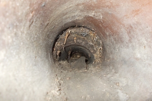  Von stark beschädigten Leitungen und Kanälen gehen Gefahren wie Umweltverschmutzungen und Setzungen aus. 
