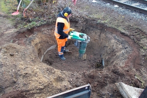  Neben dem eigentlichen Verdämmen der Rohre bietet die Sanierungstechnik Dommel GmbH auch alle weiteren notwendigen Tiefbauarbeiten wie zum Beispiel den Rückbau nicht mehr benötigter Schächte mit an. 