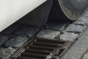  Vom Straßenrand bis ins Meer ist kein weiter Weg für die winzigen Plastikpartikel – und kurz ihr Weg zurück in unsere Nahrungskette. 