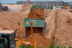  Flachgründung für den Neubau eines Logistik-Zentrums in Markgröningen: Die Fläche für die Stabilisierung wird vorbereitet. 