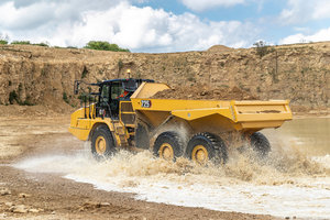  Der neue Dumper Cat 725 mit 252 kW und 24 Tonnen Nutzlast. 