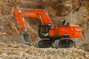  Der 70-Tonnen-Bagger ZX690 von Hitachi ist mit einem 463 PS starken Motor ausgestattet. 