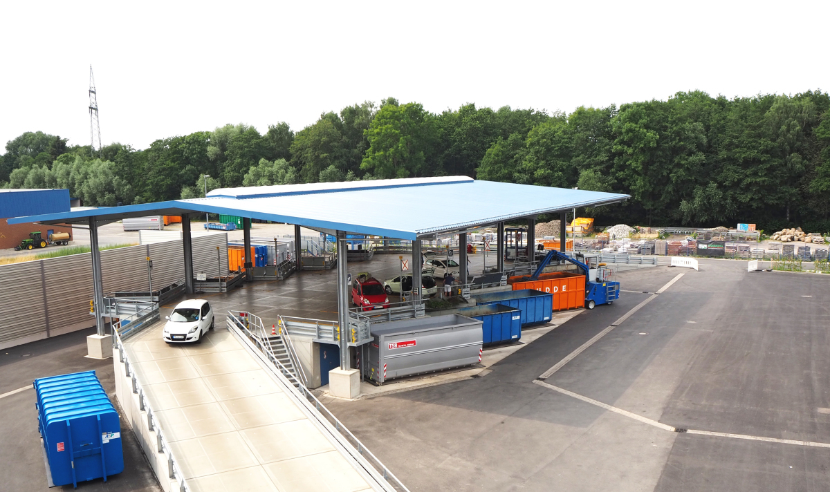 Der aus Fertigteilen konzipierte Wertstoffhof in Paderborn bietet für den Besucher „Komfort“ auf zwei Ebenen.