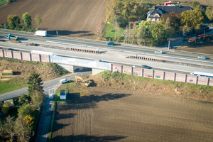  Die Ausgangssituation: Das Bestandsbauwerk mit einer Verkehrsführung 3+3 außen und Spundwandmittelverbau. 