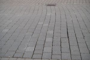  Im April 2009 wies die Rabanus-Maurus-Straße in Petersberg erhebliche Schäden auf. 