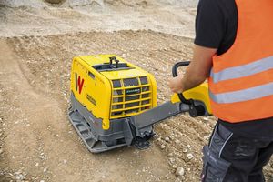  Wacker Neuson führt Compamatic nun auch für die reversierbaren Vibrationsplatten DPU80, DPU90, DPU110 sowie die ferngesteuerten Varianten DPU80r und DPU110r der Reihe von 80 bis 110 Kilonewton ein.  