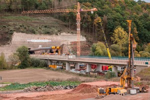  Der nordosthessische Autobahntunnel Boyneburg ist ca. 1,7 km lang und besteht aus zwei Tunnelröhren.  