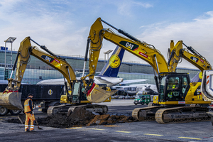  Der aufgebrochene Abschnitt wird von zwei Cat 330 F ausgekoffert. 