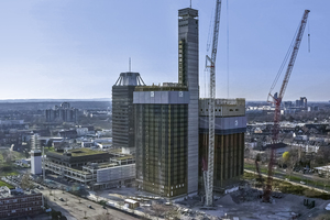  Etage für Etage wird das&nbsp; knapp 140 Meter messende Hochhaus abgetragen. 