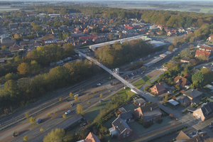  Die neue Fuß- und Radwegbrücke in Harsefeld verbindet die beiden Ortsteile der Gemeinde. Das Bauwerk ist ein wichtiger Bestandteil der lokalen, klimafreundlichen Verkehrsinfrastruktur. 