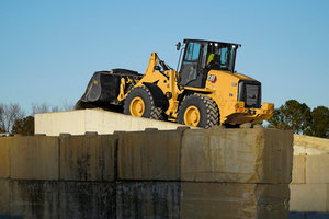  Der neue Cat 920 mit 90 kW (122 PS) Motorleistung und 9,9 Tonnen Einsatzgewicht. 