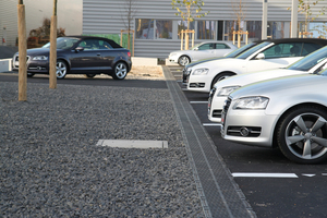  Autohaus in München, Oberflächenentwässerung wird mit Wasserreinigung kombiniert. Drainfix Clean Filterrinnen reinigen Niederschlagswasser,  anschließend wird das Wasser vor Ort versickert. 