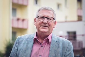  Bernd Jarczewski ist Geschäftsführer der Wohnungsbaugesellschaft Oranienburg (WOBA). Der Ingenieur für Elektrotechnik ist seit 22 Jahren im Unternehmen. Als gebürtigem Oranienburger liegt ihm die Zukunft seiner Stadt am Herzen. 