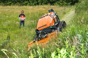  Mit dem passenden Anbaugerät findet die Funkraupe M201 in der Garten-, Landschafts- oder Böschungspflege genauso Verwendung wie bei Forst-, Kehr- und Reinigungsarbeiten. 