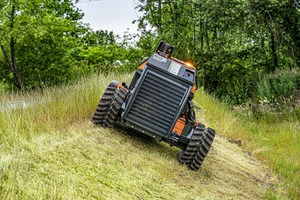  Das Raupenfahrwerk lässt sich beidseitig auf eine Gesamtbreite von bis zu 1,85 Meter ausfahren. 