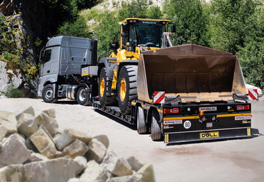 Digitaler Ma?stab im Schwertransport: Doll Tiefbett X, hier mit 2-achs panther-Fahrwerk.