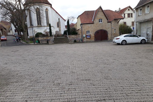  Vorher: Der Marktplatz in Gau-Heppenheim war vor seiner Sanierung in weiten Teilen marode. 