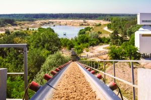  Kalksandsteine bestehen aus den natürlichen Rohstoffen Kalk und Sand. Der Sand wird in unmittelbarer Nähe zum jeweiligen Produktionsstandort gewonnen. 