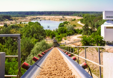 Kalksandsteine bestehen aus den nat?rlichen Rohstoffen Kalk und Sand. Der Sand wird in unmittelbarer N?he zum jeweiligen Produktionsstandort gewonnen.