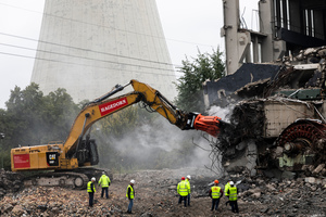  Bagger ab einer Gesamtmasse von 80 Tonnen lassen sich mit diesem Anbaugerät nutzen. 