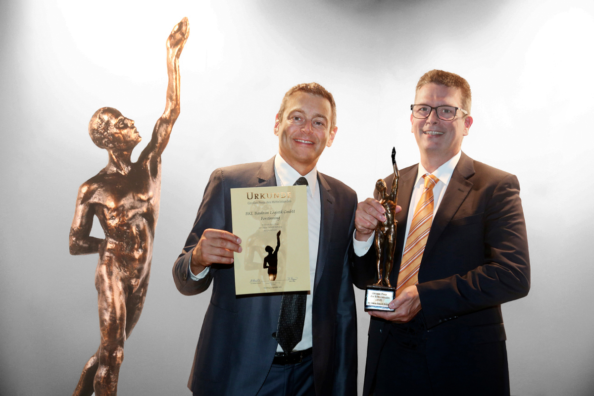 BKL bei der Preisverleihung in Würzburg (v.l.n.r.): Robert Popp und Jörg Hegestweiler aus der BKL Geschäftsführung nahmen die Auszeichnung entgegen.