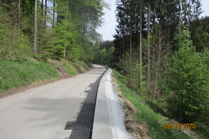  Bild 4: Der Neuaufbau der Fahrbahn bestand aus 8 cm Tragschicht plus 4 cm Deckschicht.  