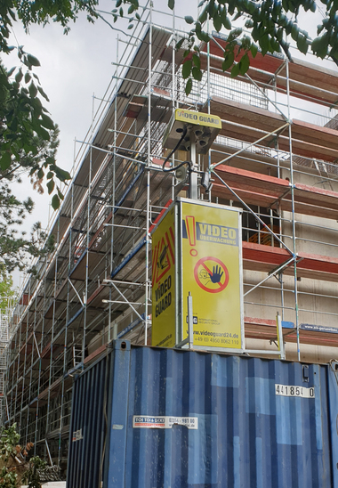 Um Baucontainer, Materialien und Maschinen vor Diebstahl und Vandalismus zu sch?tzen, kommen auf der Baustelle des Projektes ?S?dtrib?ne? in Dortmund Kamerat?rme zum Einsatz.