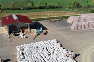  Herstellung und Verwertung unter einem Dach: Die mit Leipfinger-Bader kooperierende Ziegel Recycling Bayern GmbH ist jetzt zum „Entsorgungsfachbetrieb“ zertifiziert worden. 