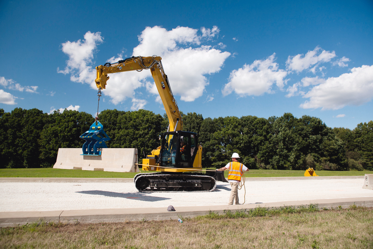 Kompakt, aber trotzdem hubstark ? der neue Kurzheckbagger Cat 315 mit 82 kW (112 PS) Motorleistung und 15,4 Tonnen Einsatzgewicht.