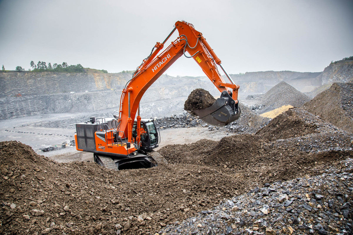 Der Zaxis-7 setzt Maßstäbe in Sicherheit, Zuverlässigkeit und Leistungsfähigkeit. Für wirtschaftlichsten Einsatz in allen anspruchsvollen Arbeitseinsätzen.