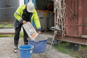  Erstmals kommt beim Schornsteinbau überhaupt der sulfatbeständige Fugenmörtel S-FM zum Einsatz. 