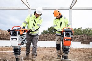  Die Vibrationsstampfer sind leicht zu transportieren und werden daher häufig zur Straßeninstandhaltung eingesetzt. 