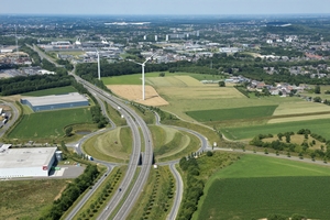  Bewehrte Erde Systeme hier bei dem Großprojekt Buitenring Parkstad Limburg, NL mit 30 Brückenwiderlagern 