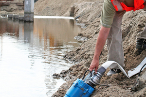  Bei langen Strecken helfen Booster-Adapter, die Wasserleitung mit vorhandenen Pumpen oder lediglich einer weiteren, kleineren Pumpe zu verlängern. 