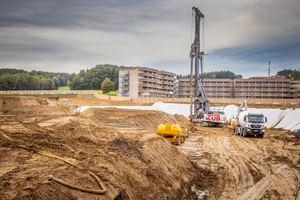  Gelungenes Zusammenspiel: Vom Betonmischer über die Beton-pumpe bis zum Bohrgerät – sämtliches Equipment kommt aus dem Hause Liebherr. 
