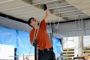  Die Materialien im und am Bauwerk werden so verbunden, dass man sie leicht wieder trennen kann. Vorrangig wird geschweißt, geschraubt und gesteckt. 