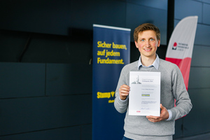  Philipp Wiesenthal von der Technischen Hochschule Lübeck erhielt die Auszeichnung für seine Bachelor-Arbeit. 