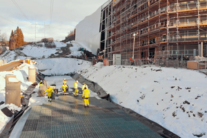  Das Rückhaltebecken wurde in den felsigen Grund mit einer Erdüberdeckung von bis zu 2,76 m unter der Parkfläche eingebaut. 