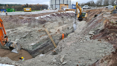 Ein Teilprojekt beim Ausbau der Autobahn A3 in Nordbayern: Auf dem Gel?nde der Tank- und Rastanlage Steigerwald S?d m?ssen Entw?sserungskan?le verlegt werden.