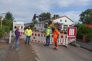  Lagebesprechung vor Ort (v.l.): Funke-Fachberater Bernd Hölscher, Planer Luan Michel Luzza vom Ingenieurbüro Temme, Bautechniker Harald Kahmann vom Eigenbetrieb Abwasserbeseitigung der Stadt Northeim und Polier Karsten Saul von der bauausführenden Kemna B 