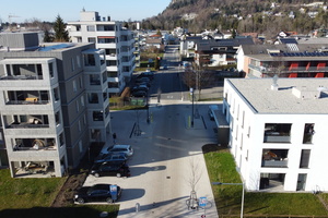  Der Straßenraum an der Lerchenstraße in Wolfurt (AT) wurde zu einem Begegnungsplatz umgestaltet. 